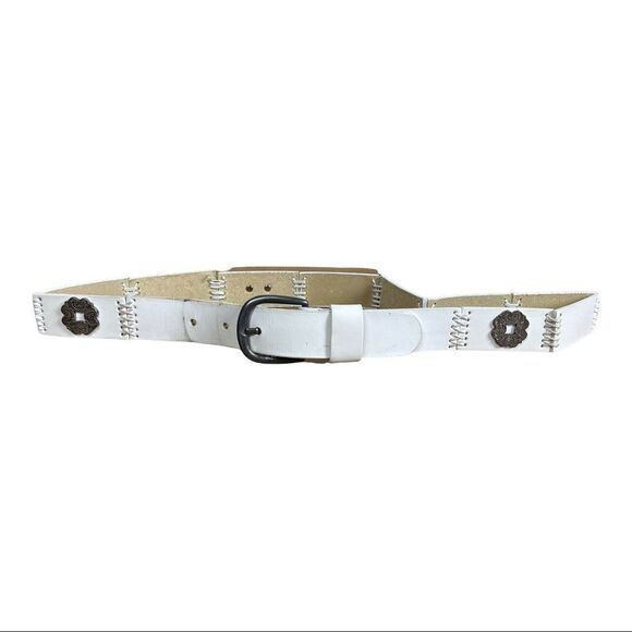 Vintage Levi’s White Leather Belt Size Large Metal Details Bohemian Southwestern - Picture 1 of 8